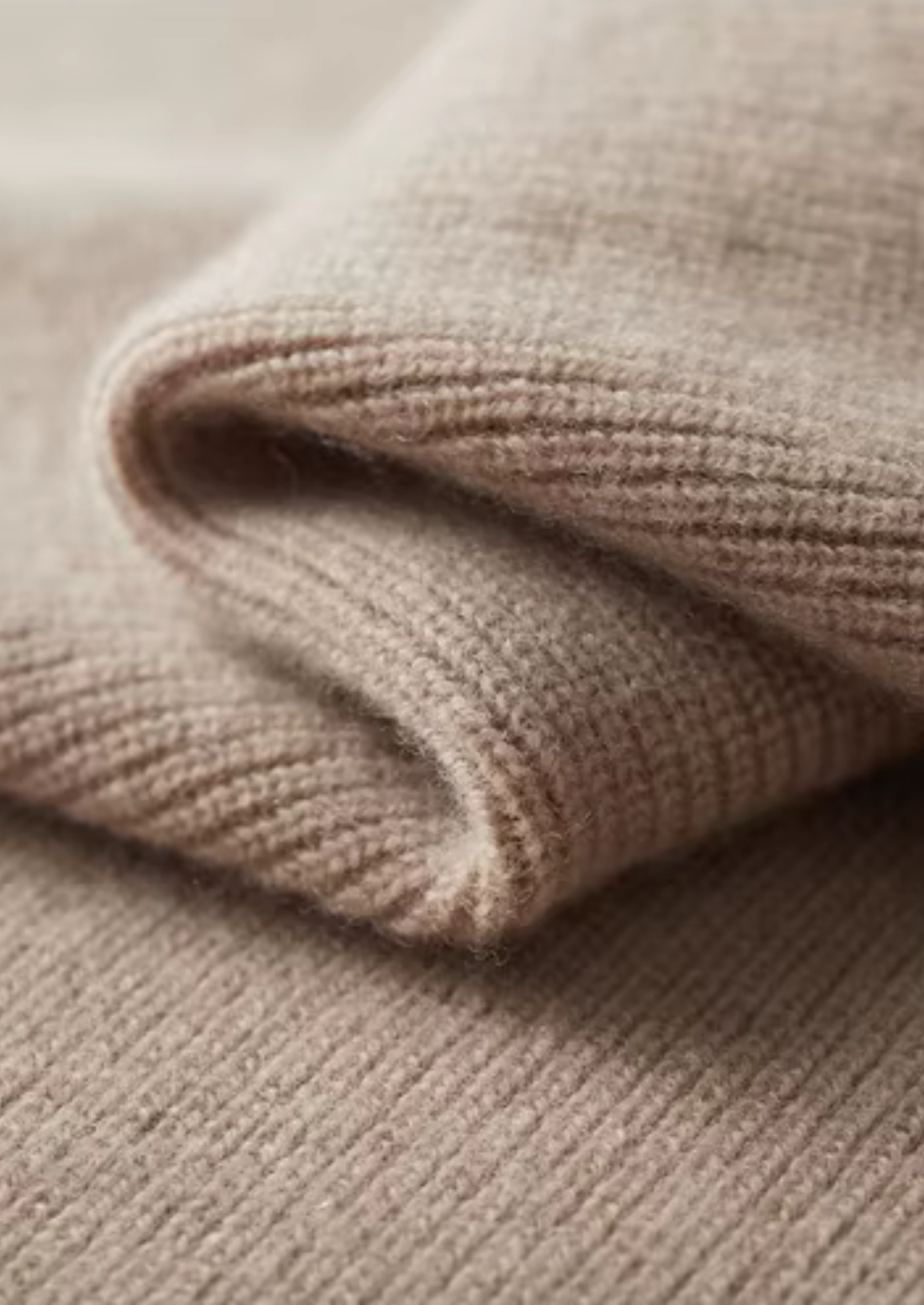 TWO-TONE ZIPPER POLO SWEATER