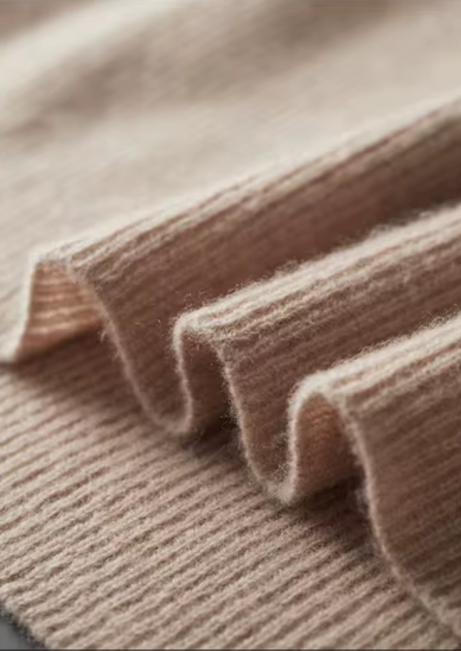 TWO-TONE ZIPPER POLO SWEATER