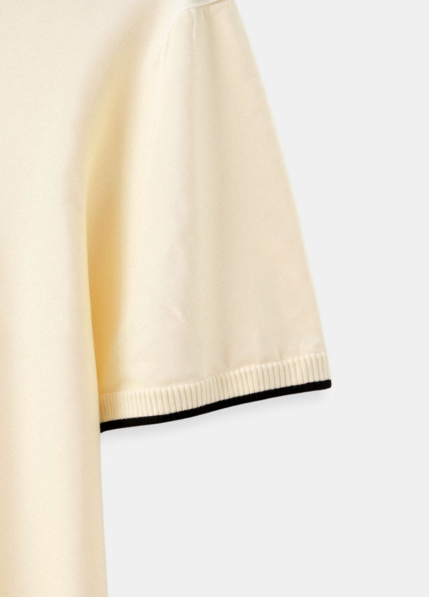 Soft Blend Polo – Tailored Design & Breathable Slim Fit